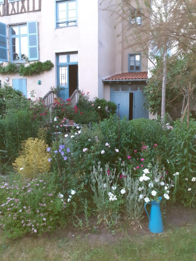 Chambre D Hote "Sous Le Clocher" Saint-Léonard-de-Noblat 외부 사진