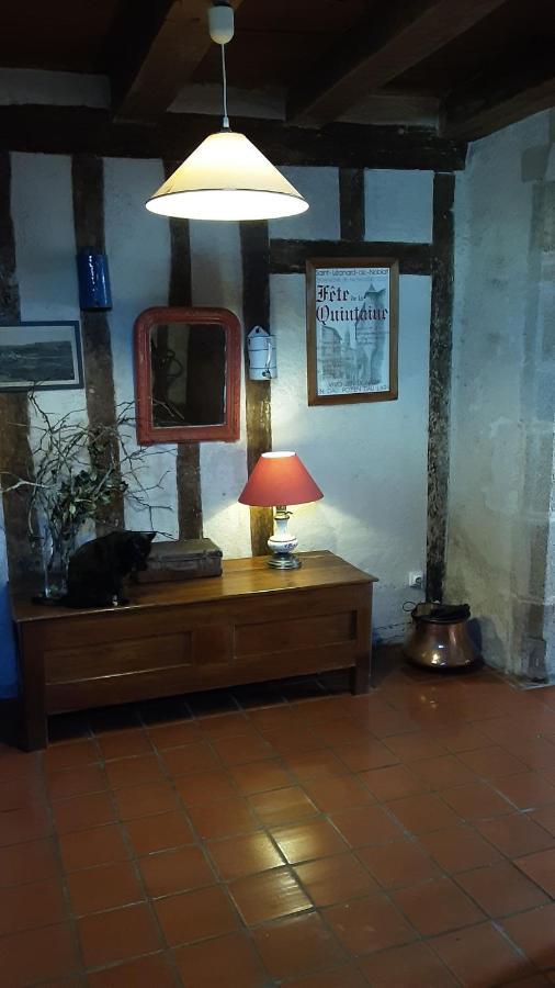 Saint-Léonard-de-Noblat Chambre D Hote "Sous Le Clocher" 아파트 외부 사진